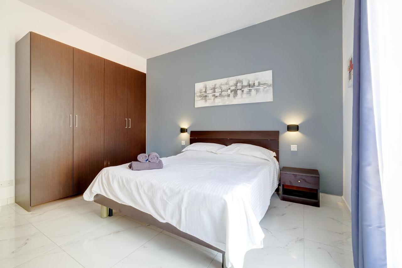 Idyllic Apartment Steps From The Promenade Sliema Exterior photo
