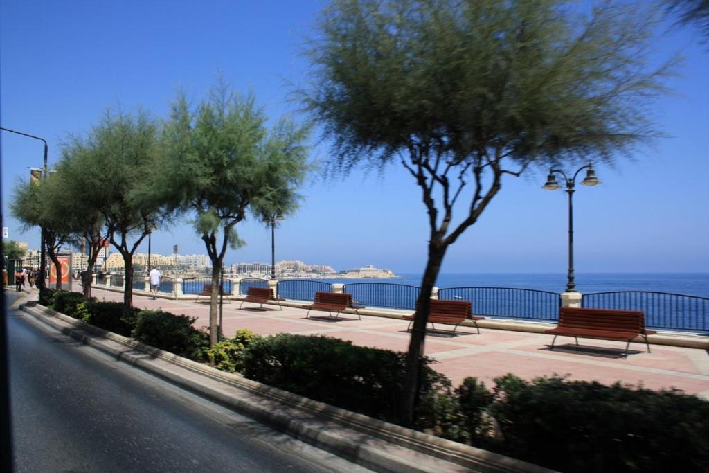 Idyllic Apartment Steps From The Promenade Sliema Exterior photo