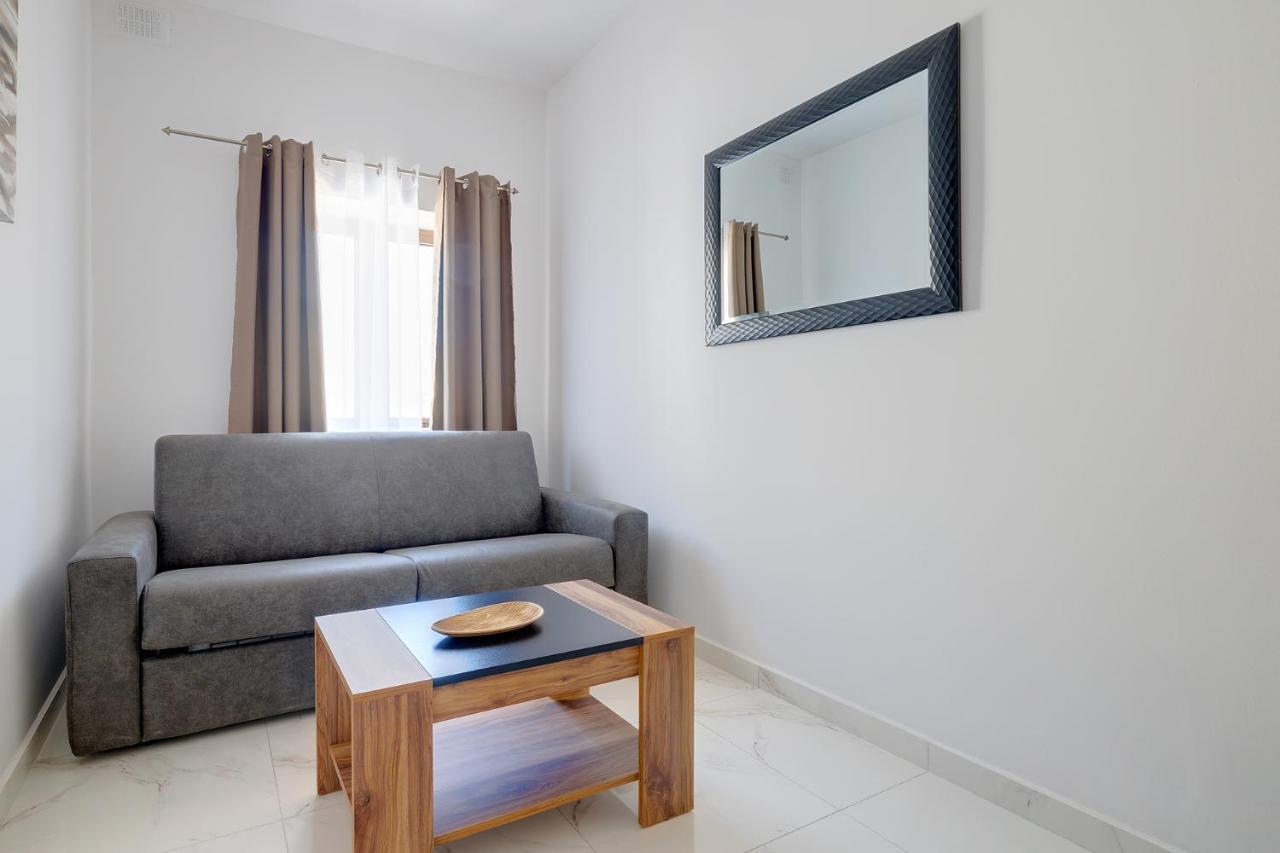 Idyllic Apartment Steps From The Promenade Sliema Exterior photo